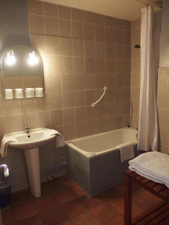 Hotel Au Saint Roch - Et Jardin 2*