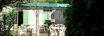 Au Saint Roch - Et Jardin 2* Avignon