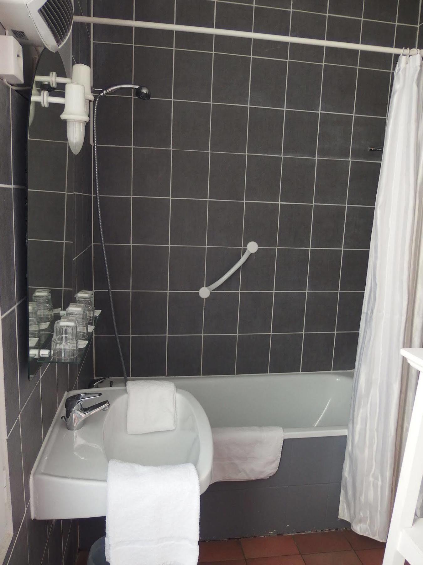 Hotel Au Saint Roch - Et Jardin