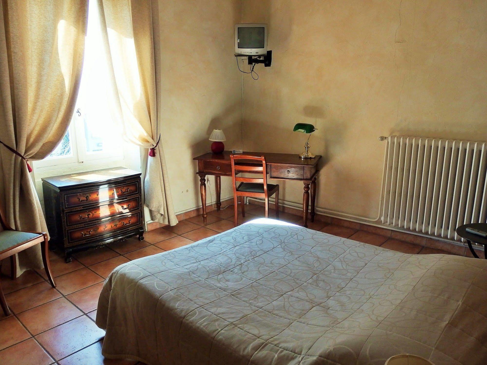 Hotel Au Saint Roch - Et Jardin 2*