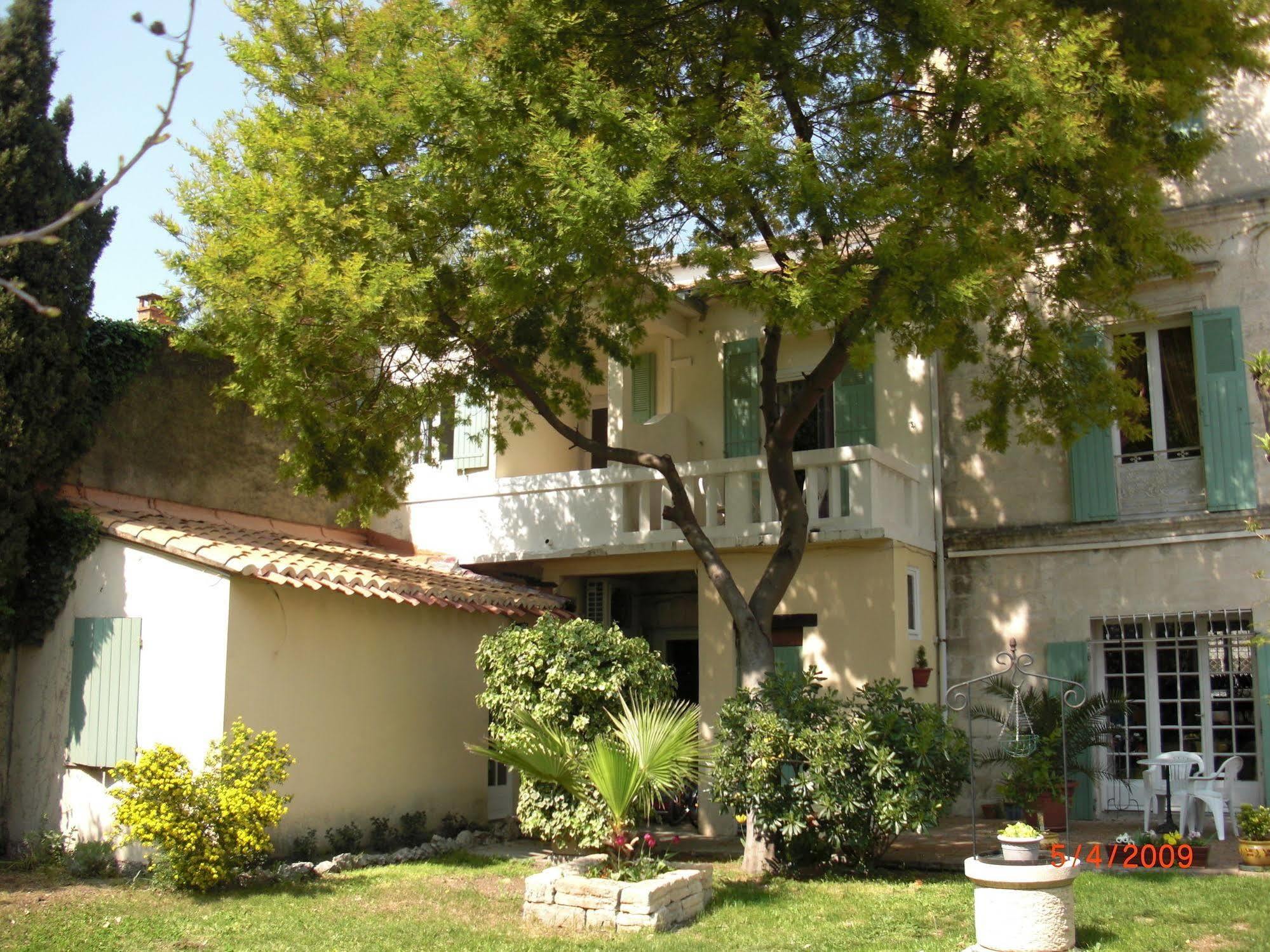 Au Saint Roch - Et Jardin 2* Avignon